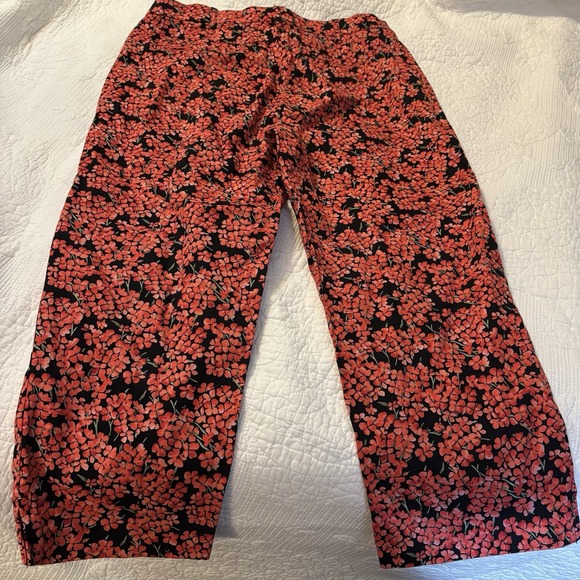 Women's Counterparts Capri Pants Size 10 Bold Red Floral Print  Front Pockets - Picture 1 of 7